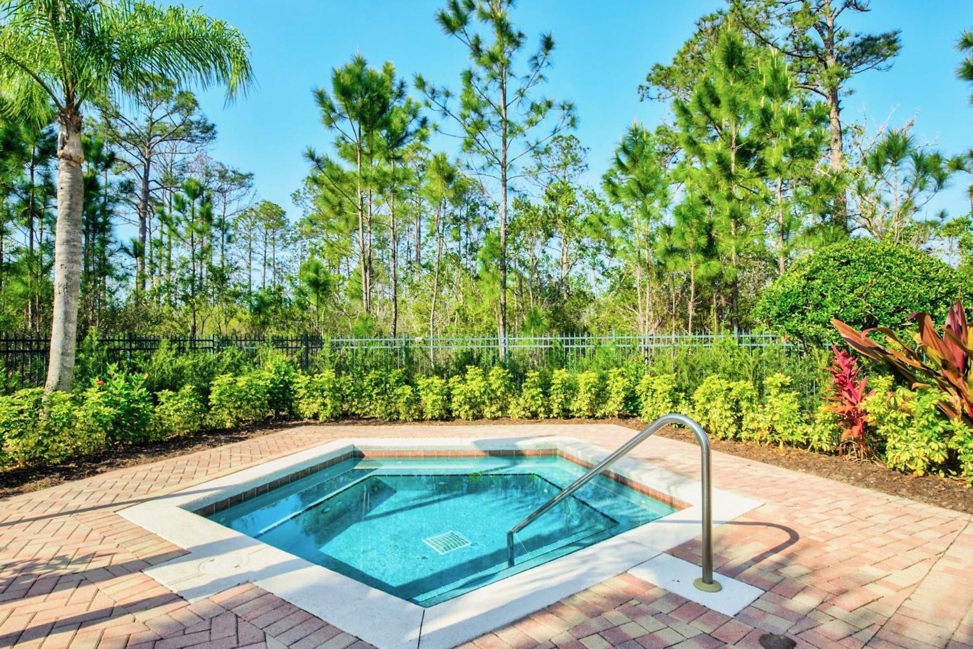 Bright Condo - 2Br With Pool & Hot Tub, Near Disney! Орландо Екстериор снимка
