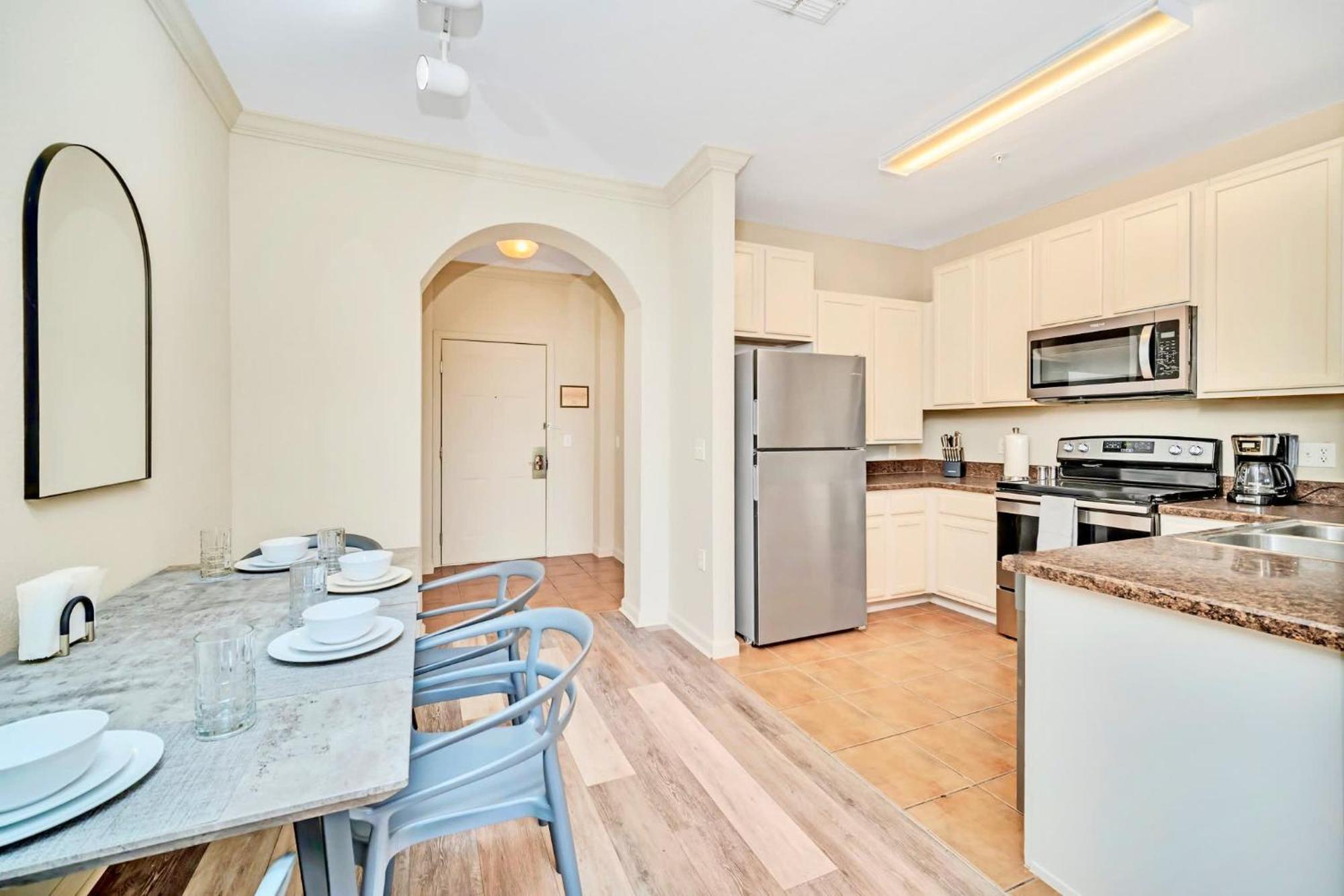Bright Condo - 2Br With Pool & Hot Tub, Near Disney! Орландо Екстериор снимка