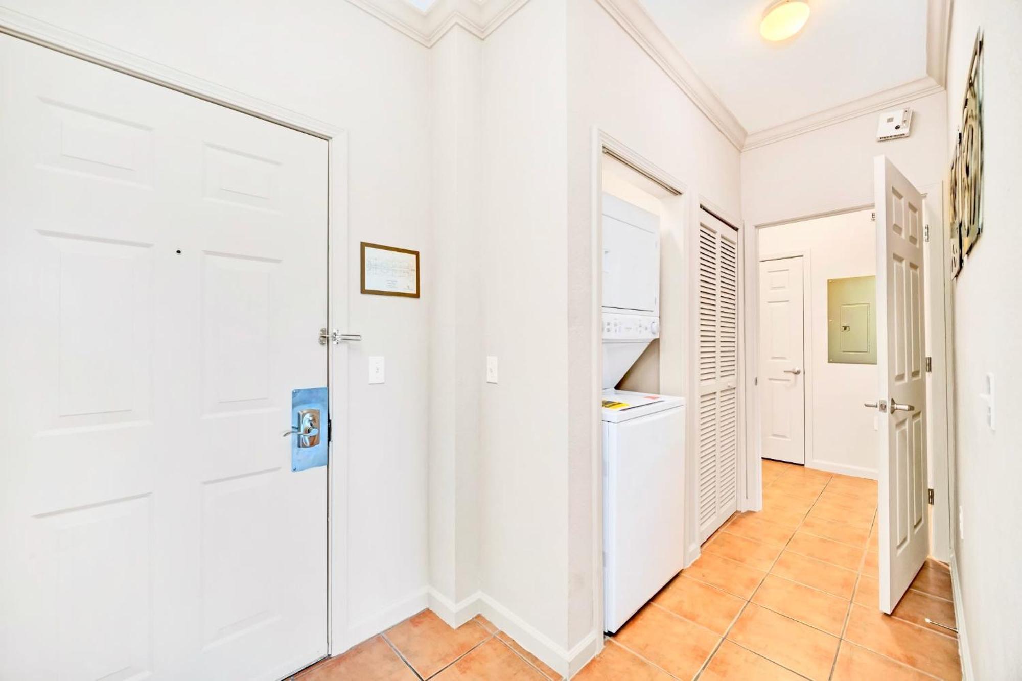 Bright Condo - 2Br With Pool & Hot Tub, Near Disney! Орландо Екстериор снимка