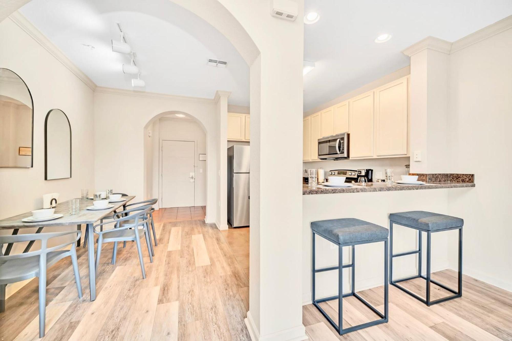 Bright Condo - 2Br With Pool & Hot Tub, Near Disney! Орландо Екстериор снимка