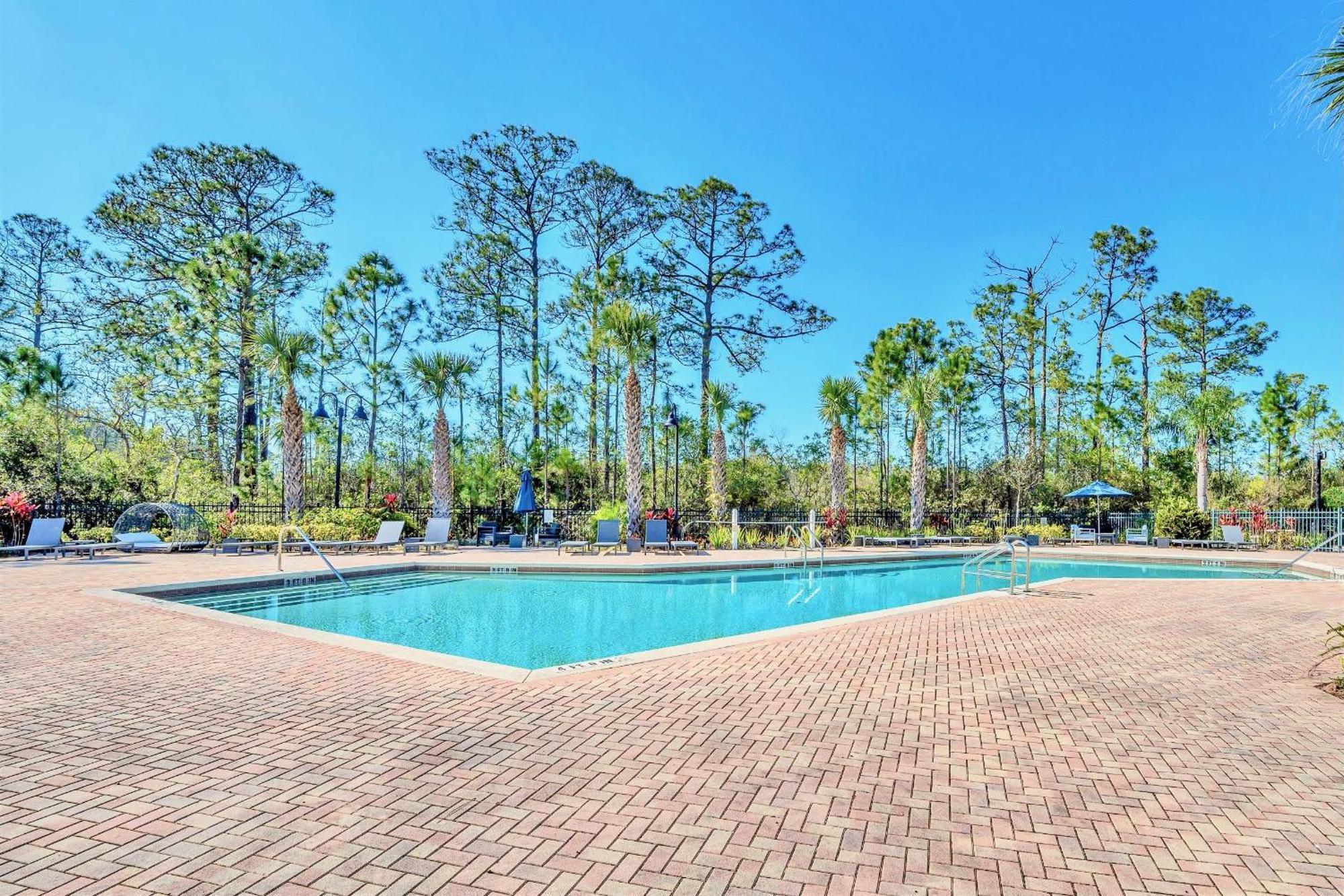 Bright Condo - 2Br With Pool & Hot Tub, Near Disney! Орландо Екстериор снимка